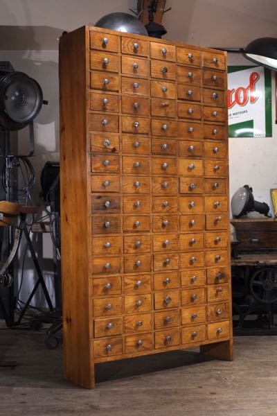 meuble de metier ancien a plein de petits tiroirs