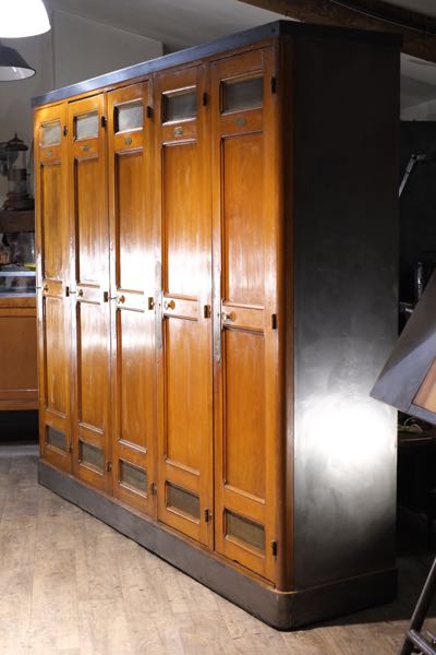 meuble de metier  vestiaire en chene massif 1900
