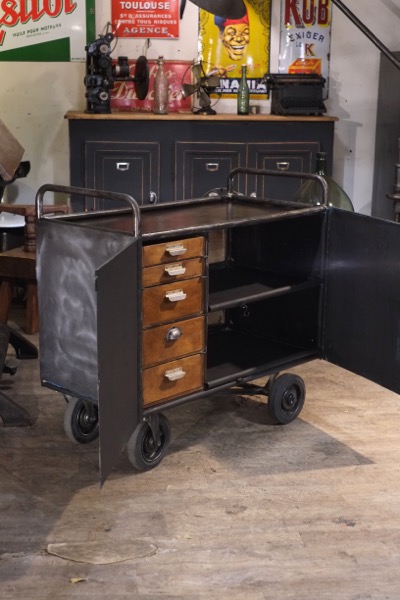 mobilier industriel ancienne servante atelier en metal